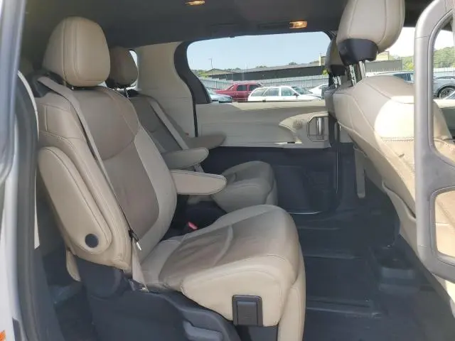 2024 TOYOTA SIENNA LIMITED  