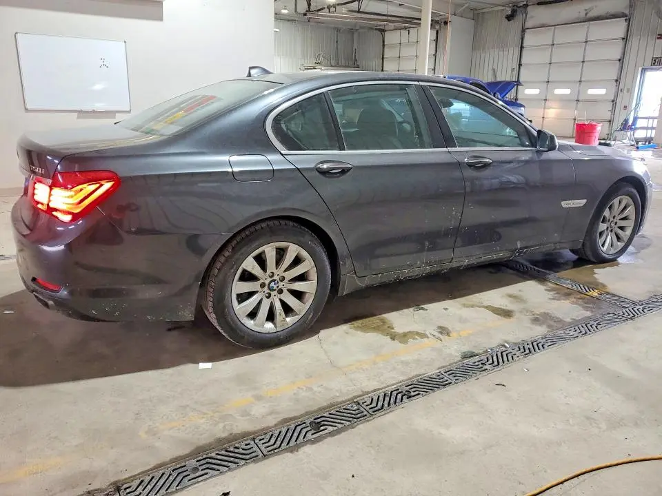 2011 BMW 750 XI  