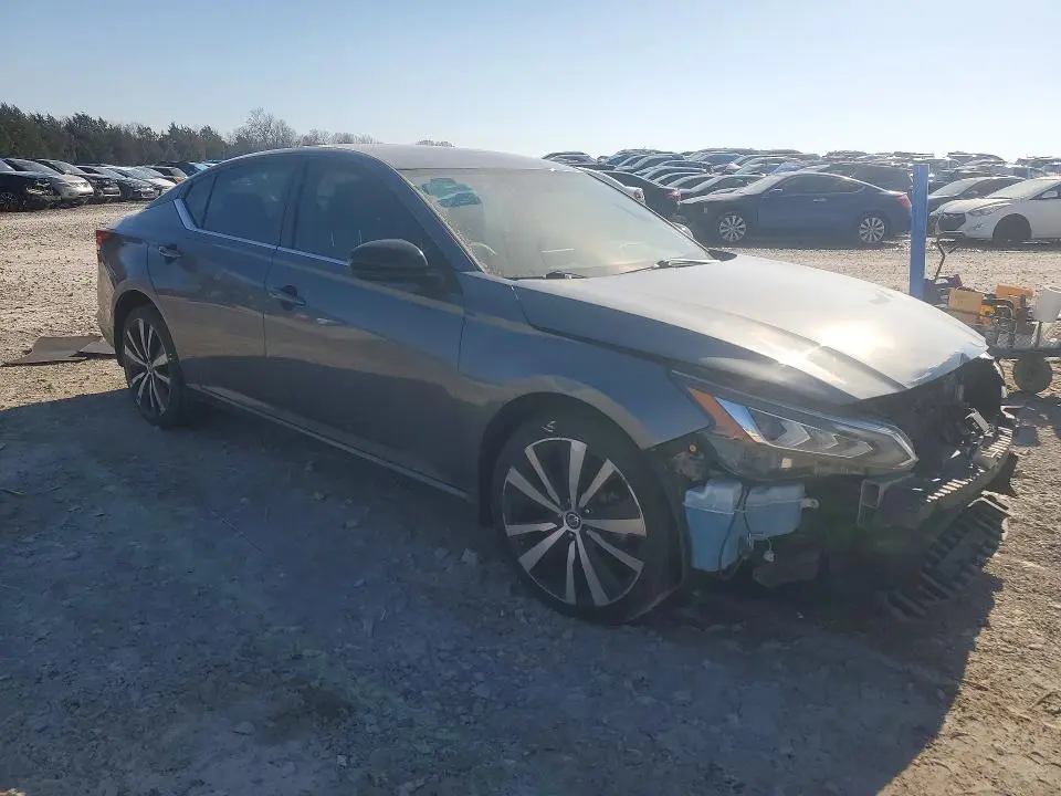 2019 NISSAN ALTIMA SR  