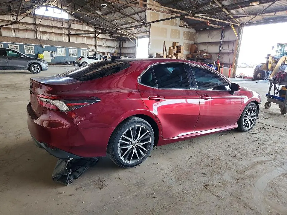 2022 TOYOTA CAMRY XLE  