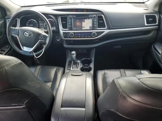 2018 TOYOTA HIGHLANDER SE  