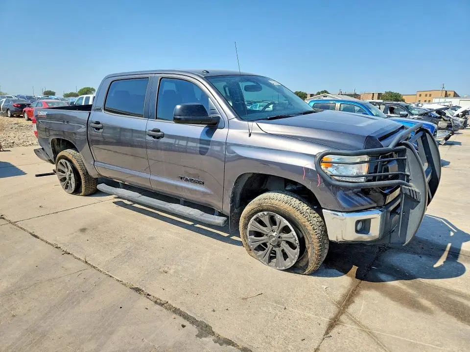 2017 TOYOTA TUNDRA CREWMAX SR5  