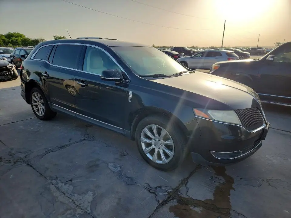 2013 LINCOLN MKT   