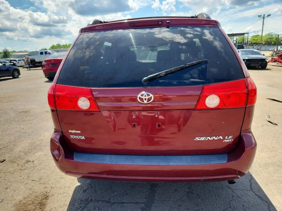 2010 TOYOTA SIENNA LE  