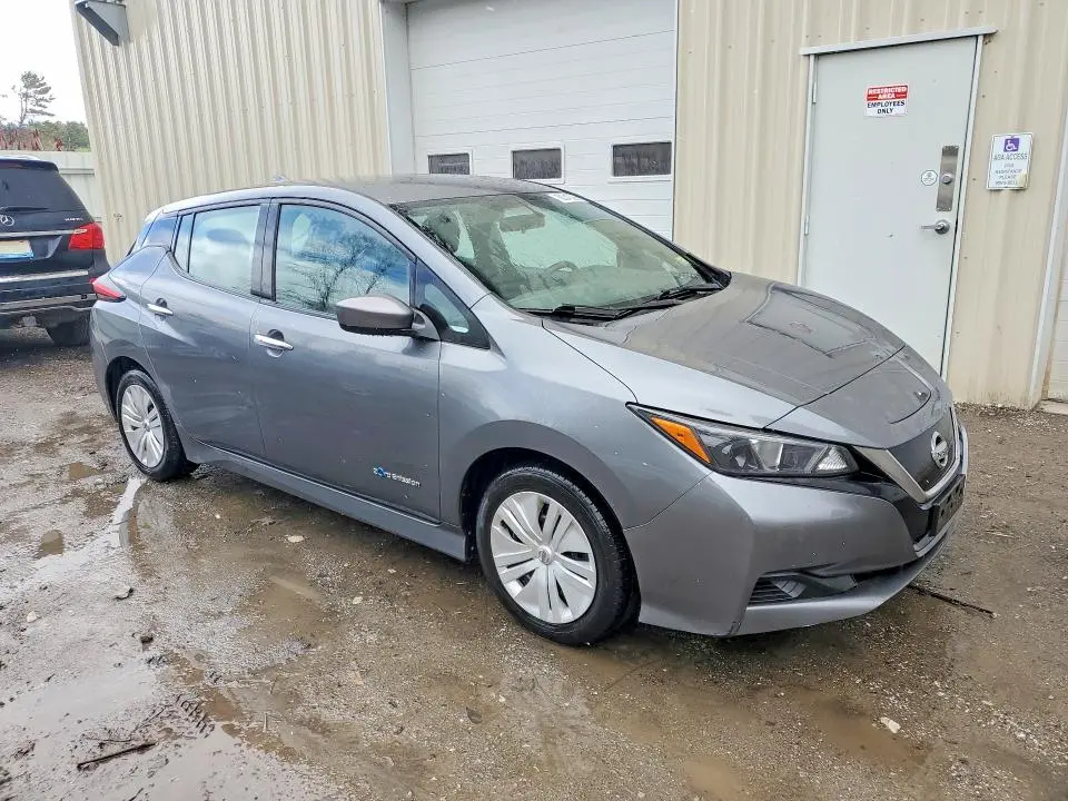 2019 NISSAN LEAF S  