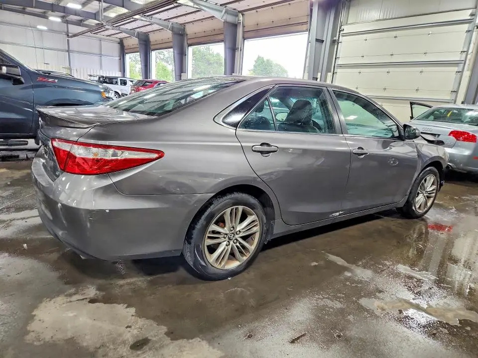 2016 TOYOTA CAMRY SE  