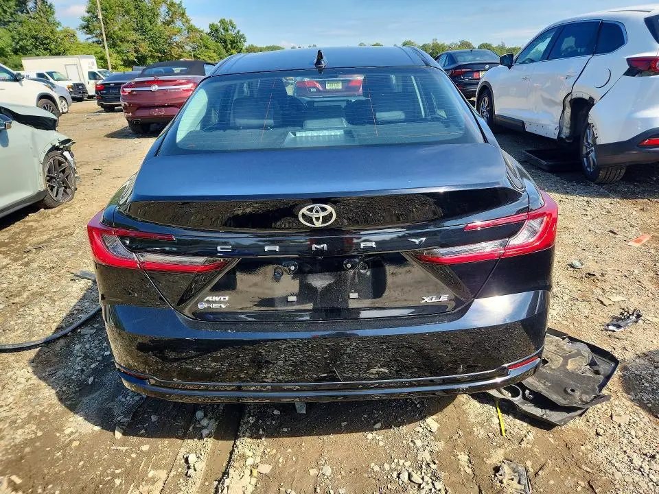 2025 TOYOTA CAMRY XLE  