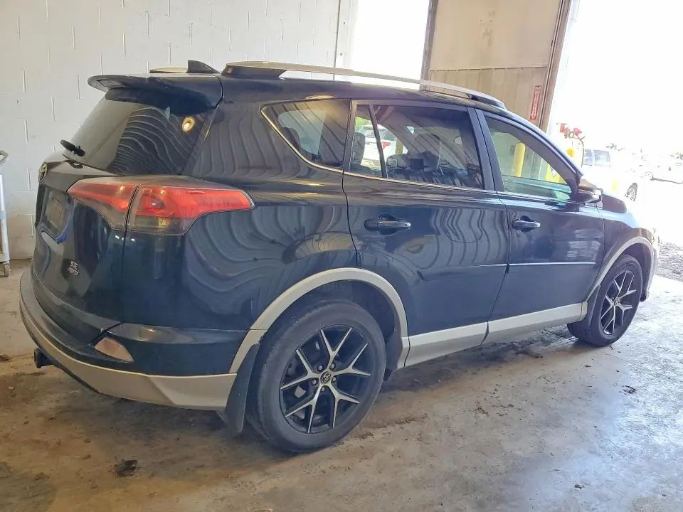 2016 TOYOTA RAV4 SE  