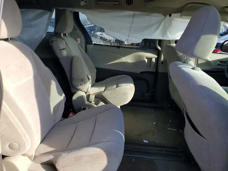 2018 TOYOTA SIENNA LE 8-PASSENGER  