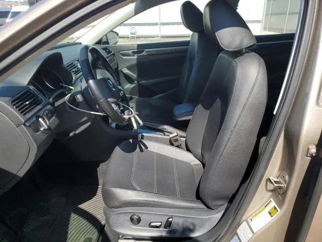 2016 VOLKSWAGEN PASSAT SE  