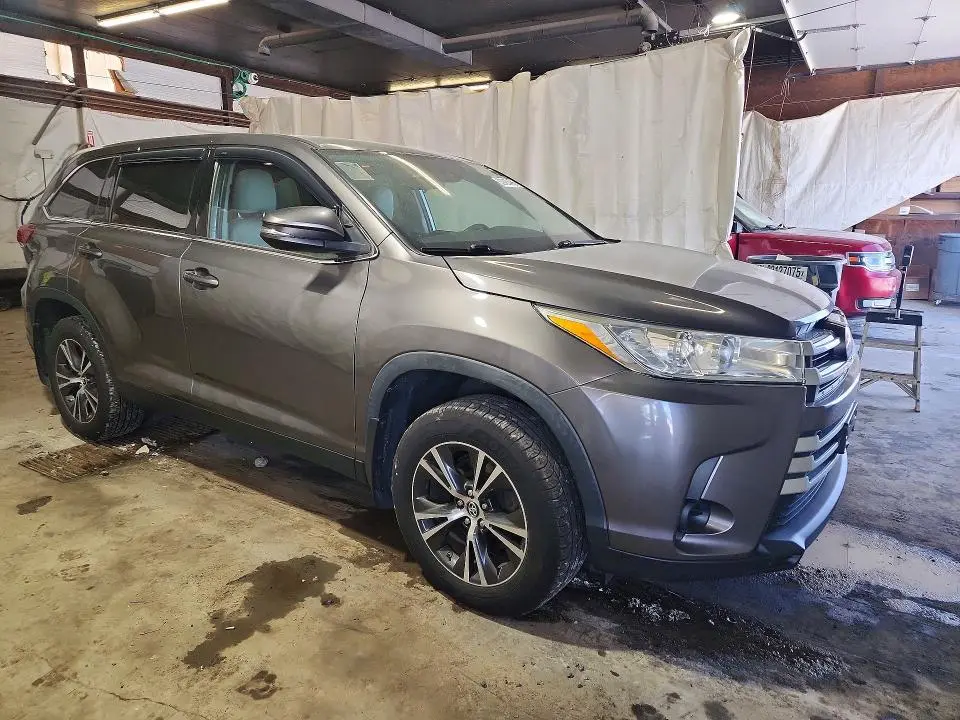 2019 TOYOTA HIGHLANDER LE  