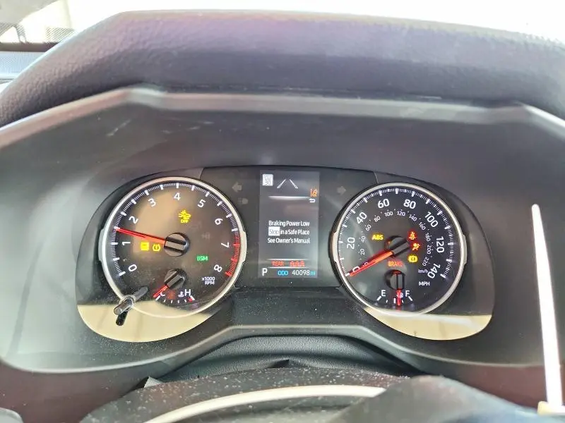 2021 TOYOTA RAV4 XLE  