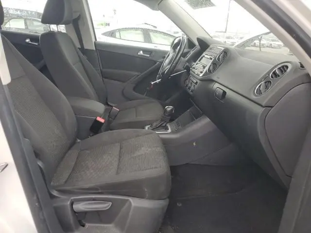 2013 VOLKSWAGEN TIGUAN S  