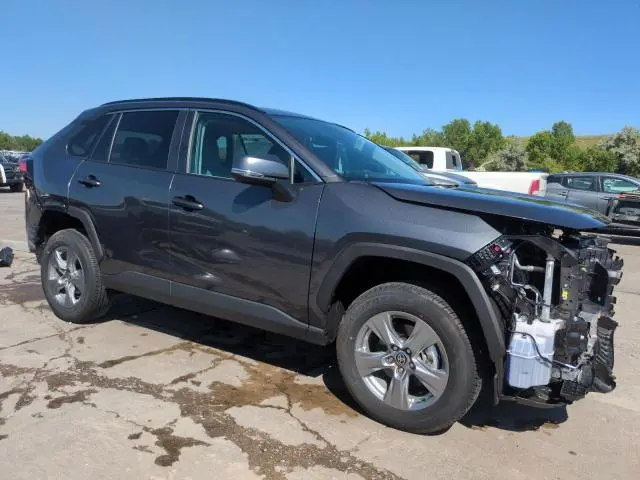2022 TOYOTA RAV4 XLE  