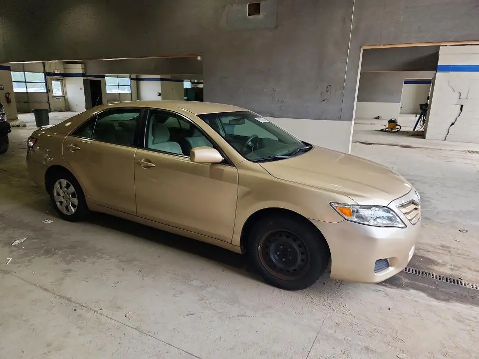 2011 TOYOTA CAMRY LE  