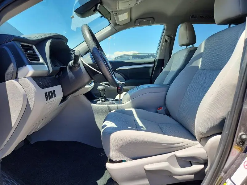 2019 TOYOTA HIGHLANDER LE  