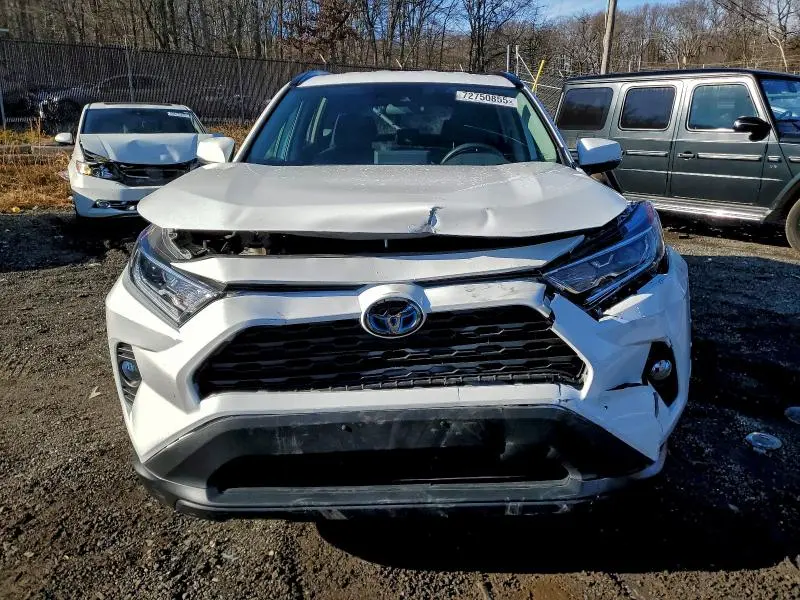 2020 TOYOTA RAV4 XLE  