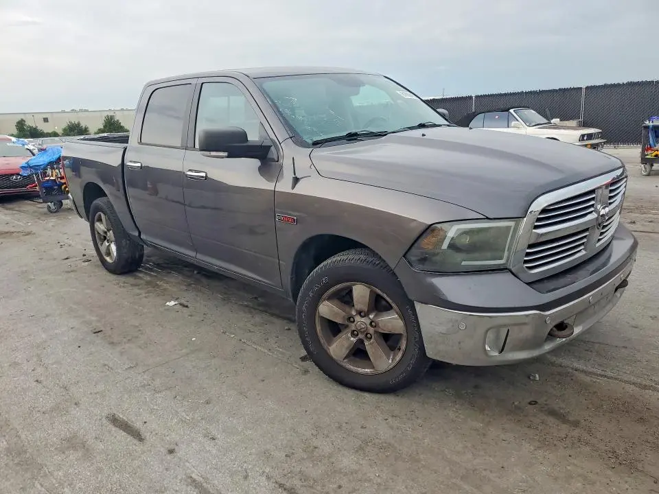 2017 RAM 1500 SLT  
