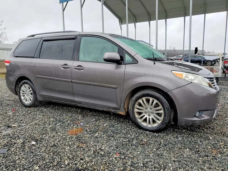 2011 TOYOTA SIENNA XLE 8-PASSENGER  