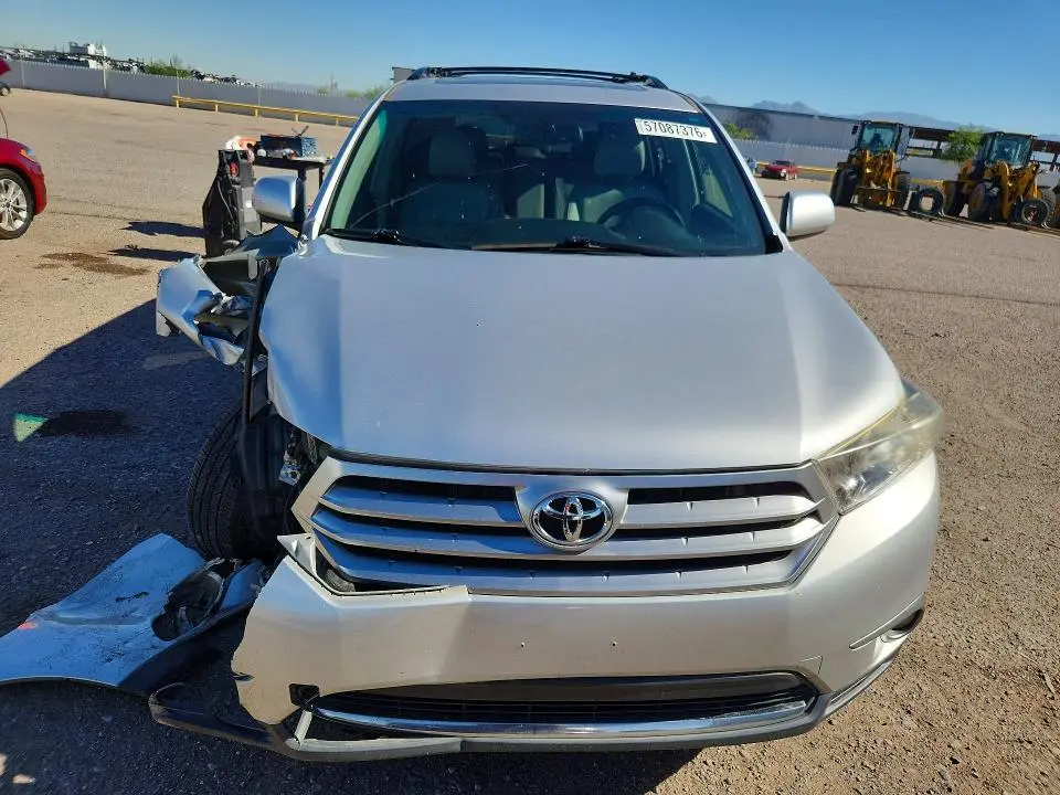 2012 TOYOTA HIGHLANDER SE  