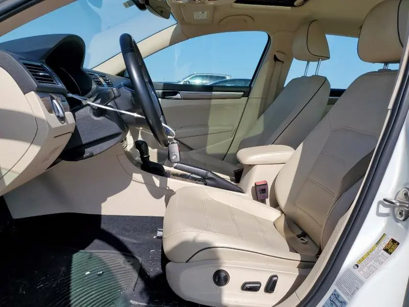 2018 VOLKSWAGEN PASSAT SE  
