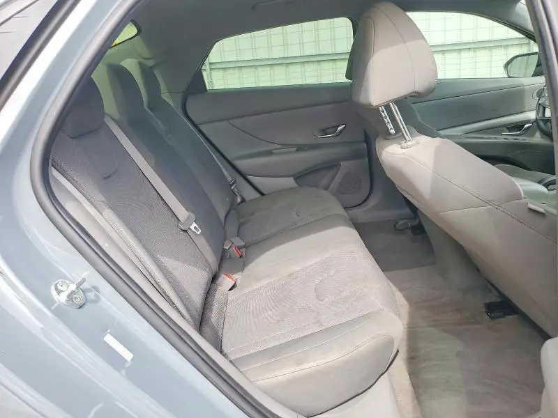 2022 HYUNDAI ELANTRA SE  