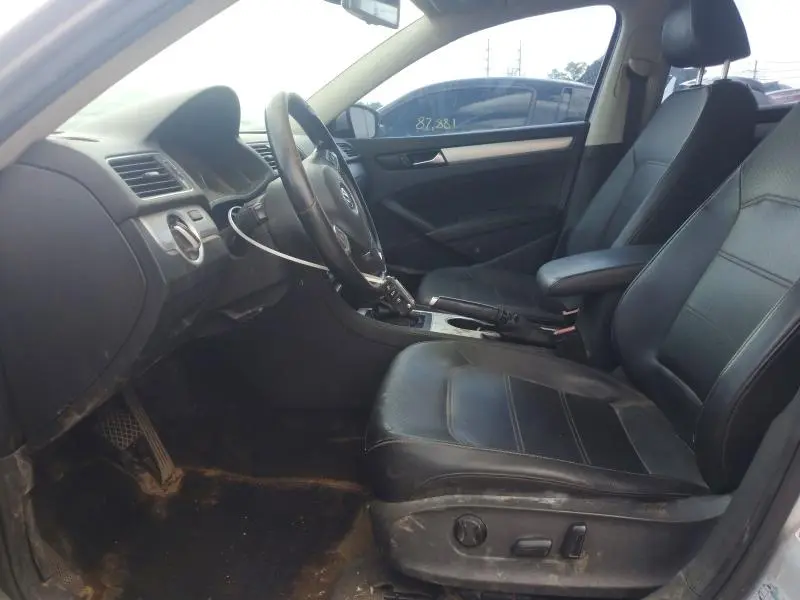 2013 VOLKSWAGEN PASSAT SE  