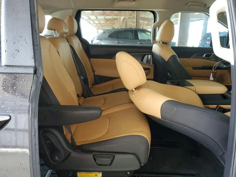 2024 KIA CARNIVAL LX  