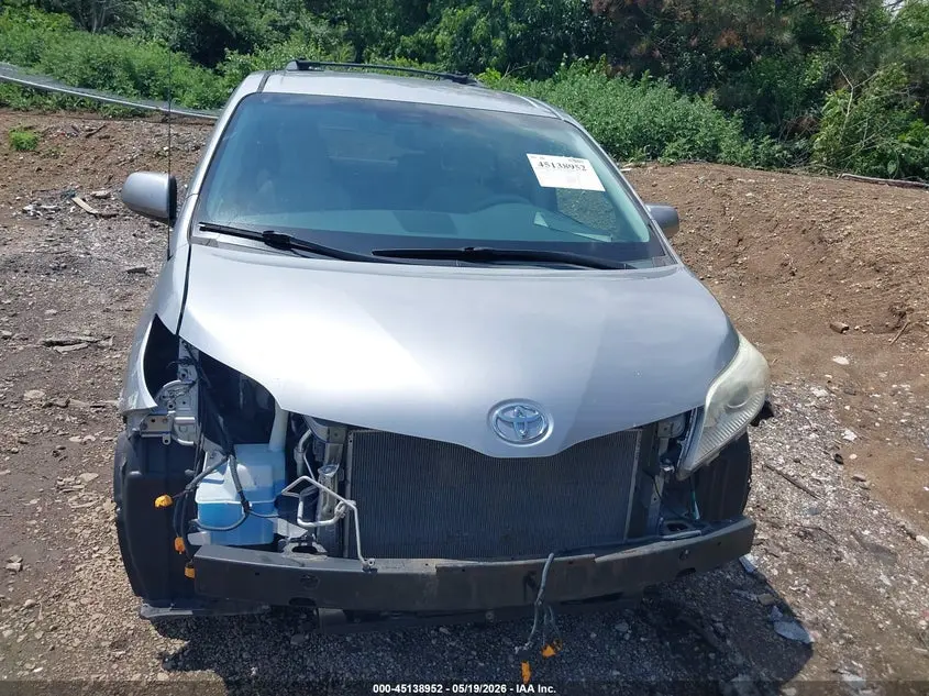 2012 TOYOTA SIENNA LE V6 8 PASSENGER