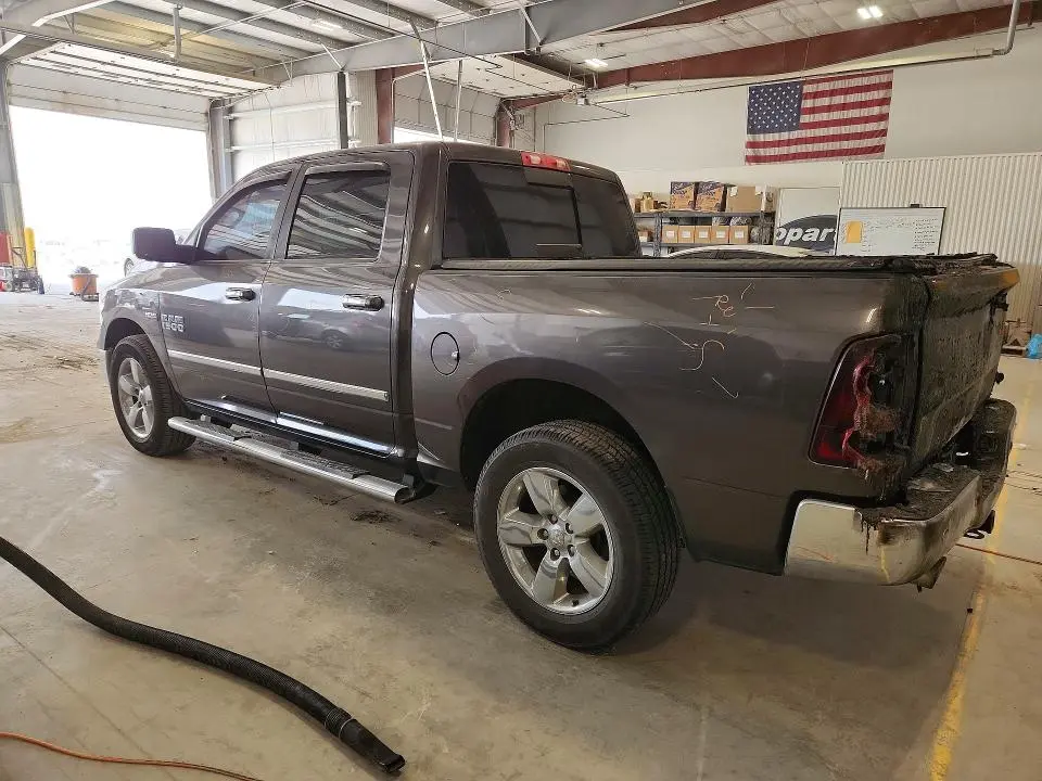 2016 RAM 1500 SLT  