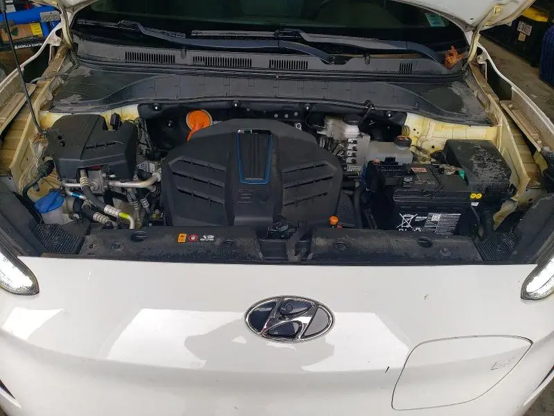 2023 HYUNDAI KONA SE  