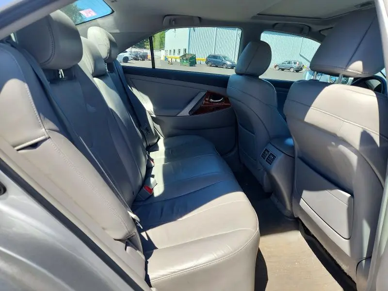 2010 TOYOTA CAMRY XLE V6  