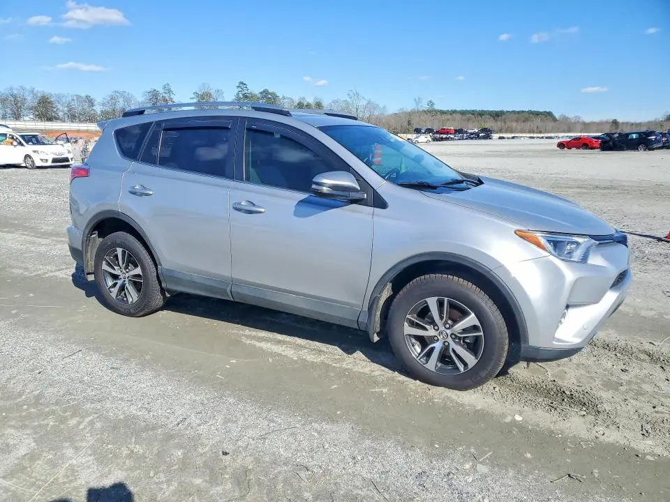 2017 TOYOTA RAV4 XLE  