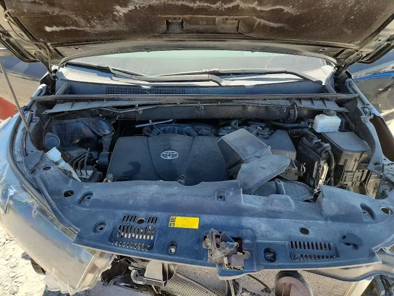 2019 TOYOTA HIGHLANDER SE  