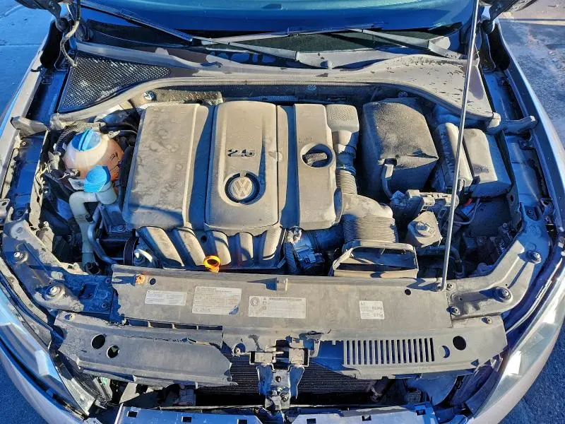 2012 VOLKSWAGEN PASSAT SE  