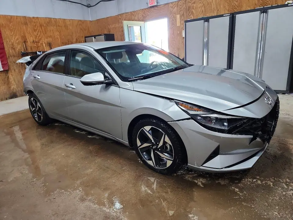 2023 HYUNDAI ELANTRA SEL  