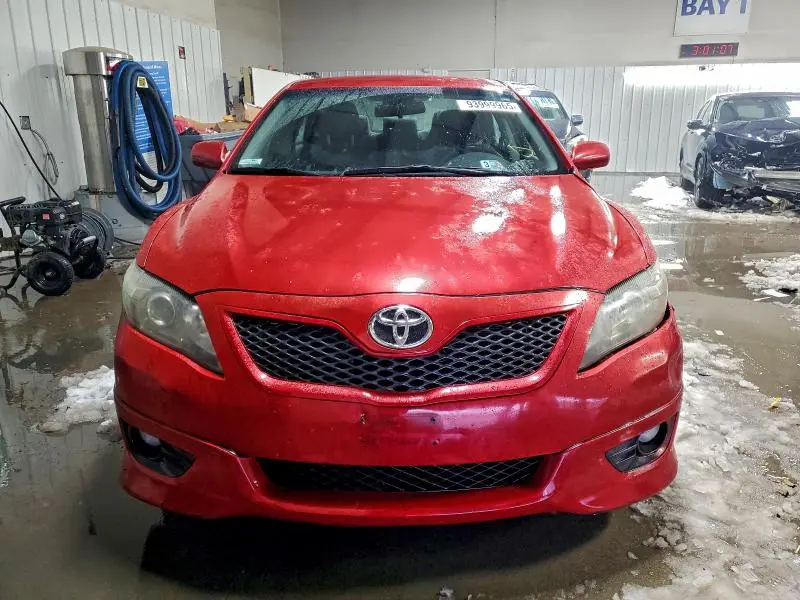 2011 TOYOTA CAMRY SE  