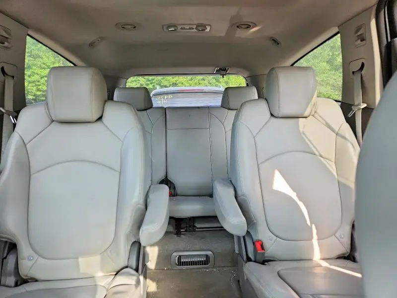2010 CHEVROLET TRAVERSE LT  