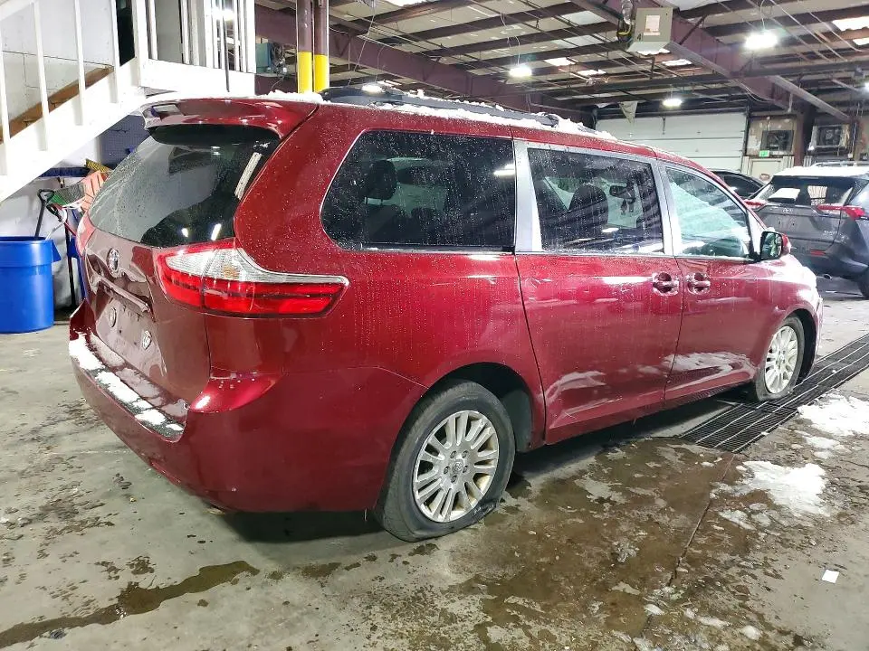 2015 TOYOTA SIENNA LE 8-PASSENGER  