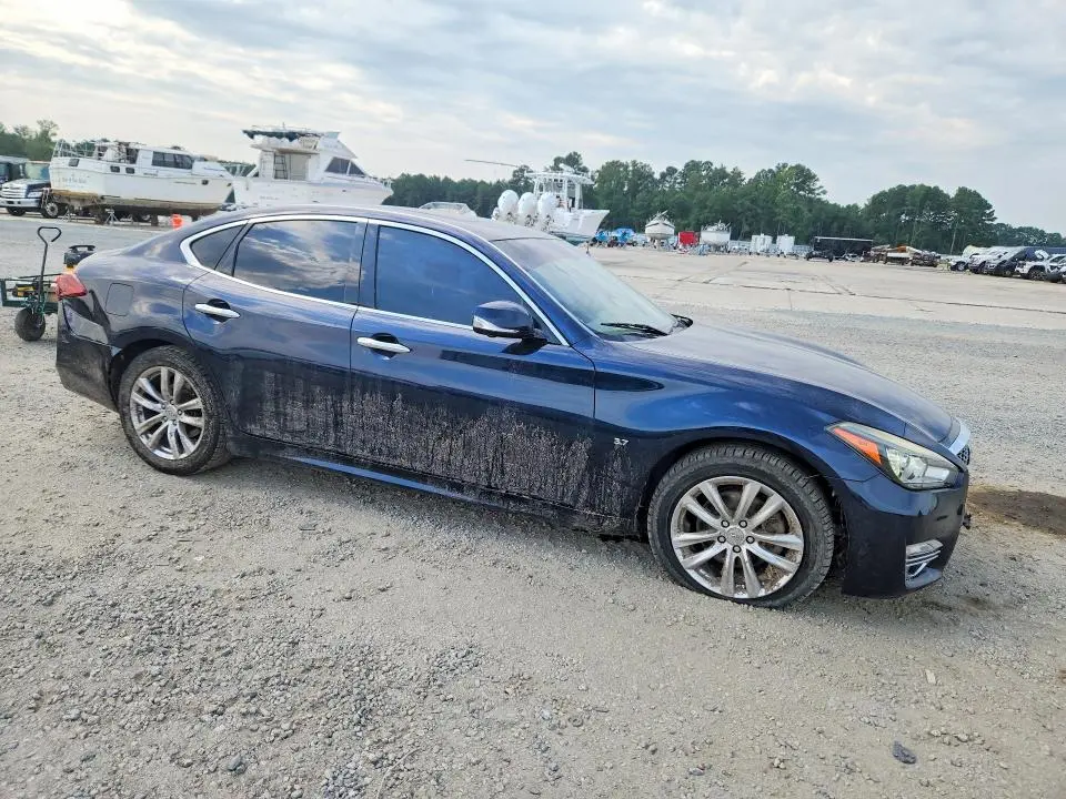 2018 INFINITI Q70 3.7 LUXE  