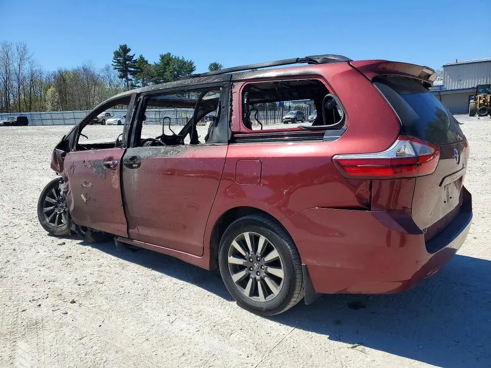 2018 TOYOTA SIENNA XLE 7-PASSENGER  