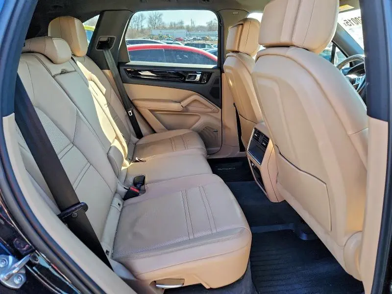 2019 PORSCHE CAYENNE   