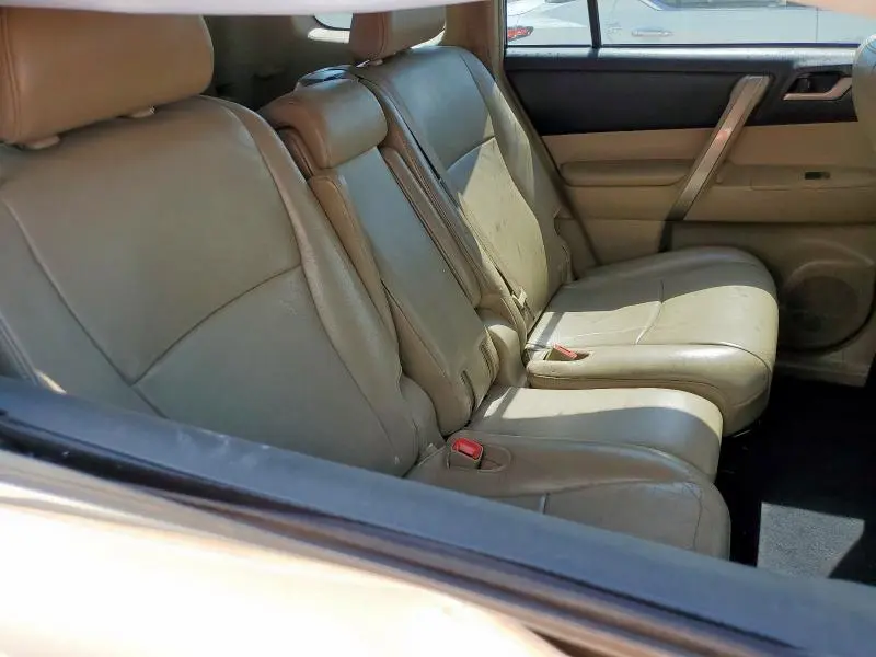 2013 TOYOTA HIGHLANDER BASE