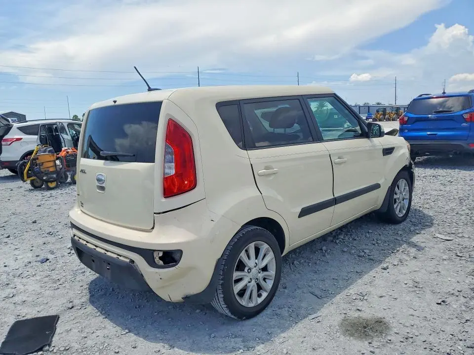 2013 KIA SOUL +  