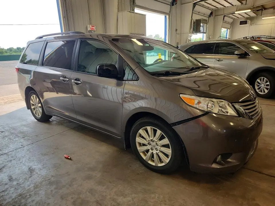 2017 TOYOTA SIENNA XLE PREMIUM 7-PASSENGER  