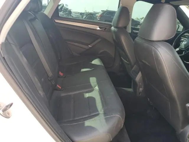 2017 VOLKSWAGEN PASSAT R-LINE