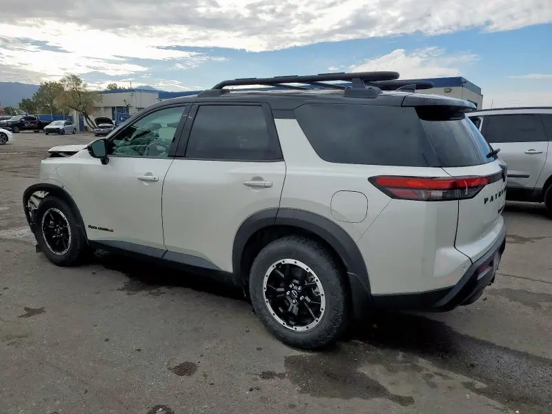 2023 NISSAN PATHFINDER SV  