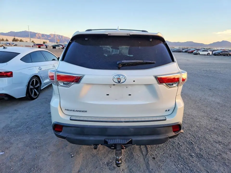 2016 TOYOTA HIGHLANDER LE PLUS  