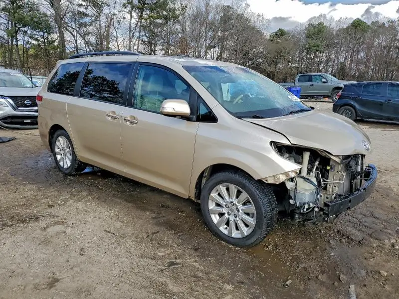 2014 TOYOTA SIENNA XLE  