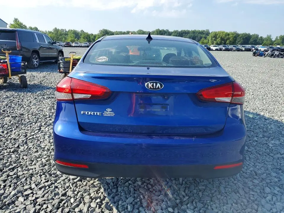 2017 KIA FORTE LX  